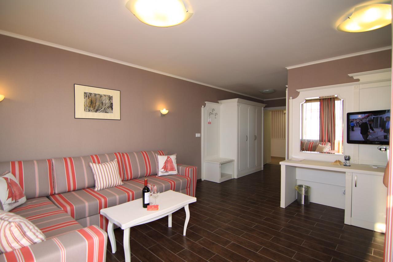 Armira Lozenets Hotel Buitenkant foto