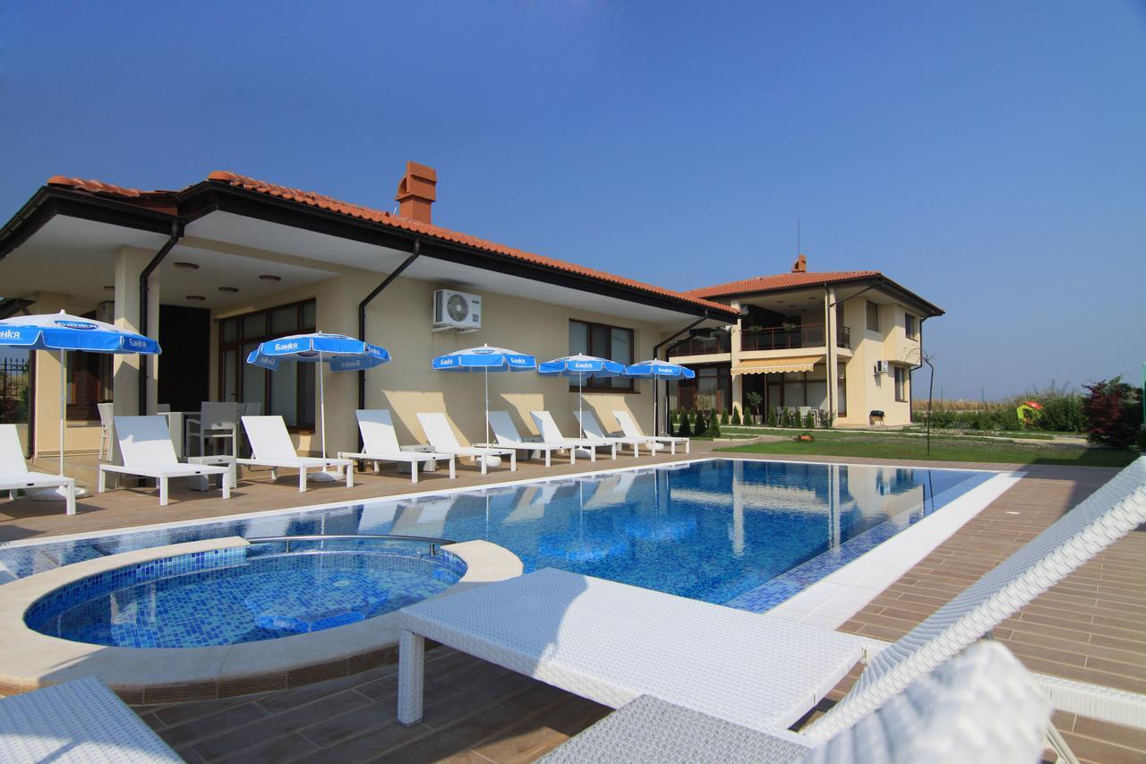 Armira Lozenets Hotel Buitenkant foto